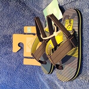 New with tags Reef Little Uni kids size 6 sandles